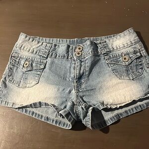 Extra low rise, women’s shorts, medium, light blue